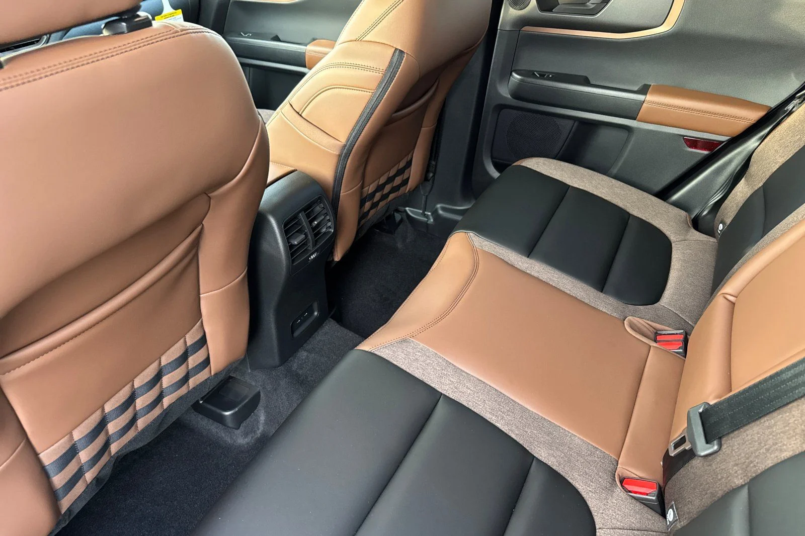 New 2026 Space White Metallic Ford Outer Banks® image 13