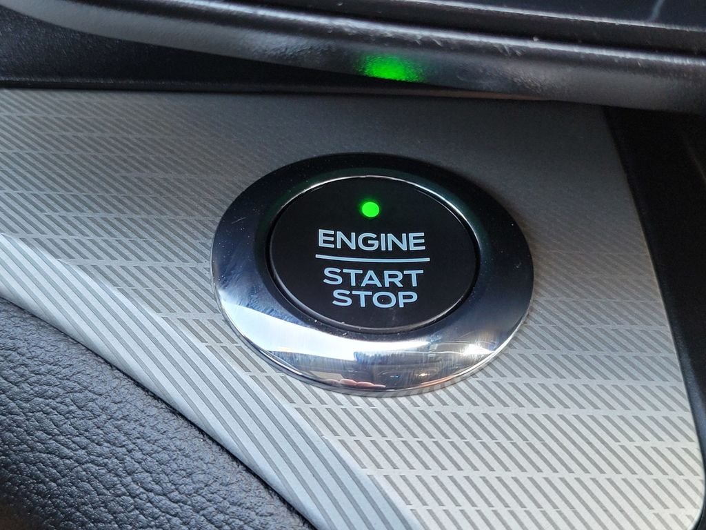 Certified Used 2020 Oxford White Ford XLT image 23