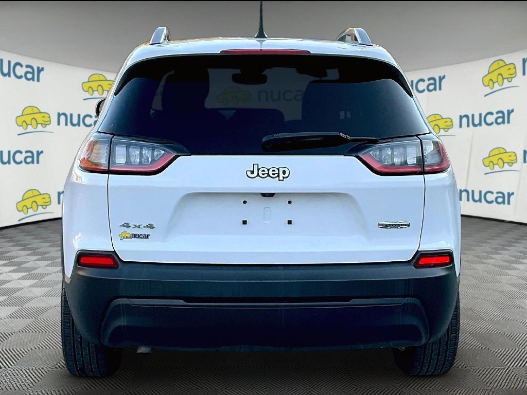 Used 2021 White Jeep Latitude image 5