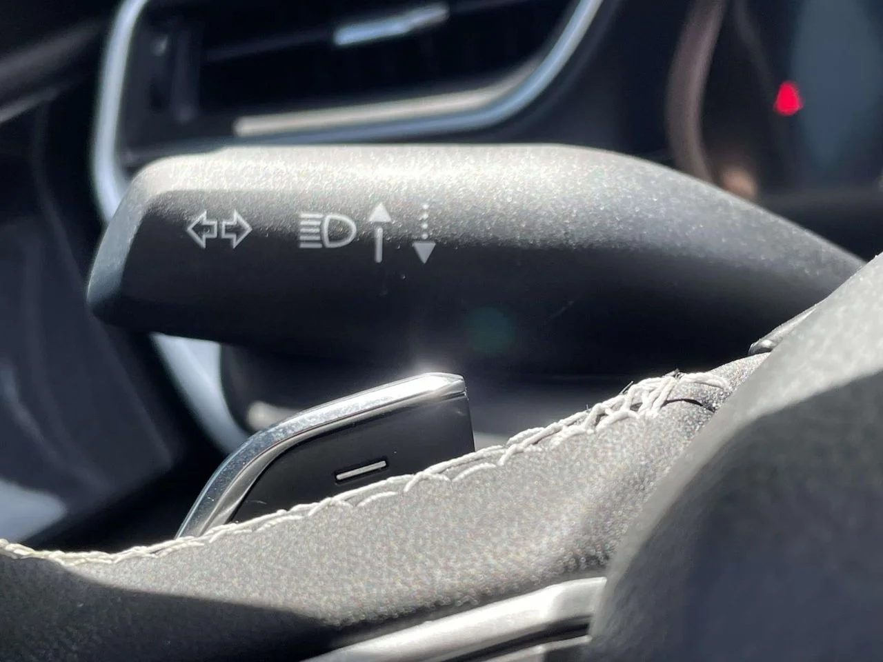 Certified Used 2023 White Jeep Altitude X image 32