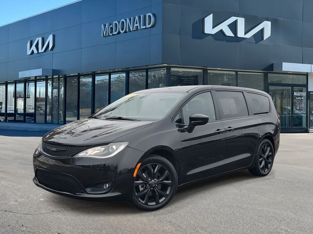 Used 2019 Black Chrysler Touring Plus image 1