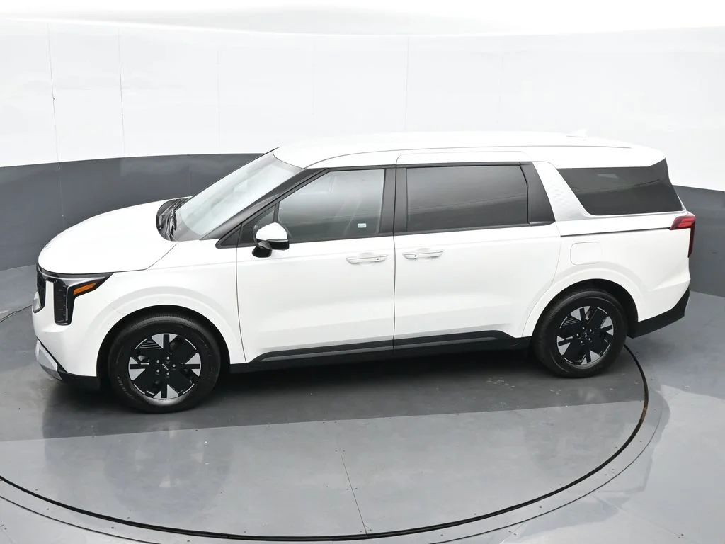 Used 2026 White Kia LXS image 20