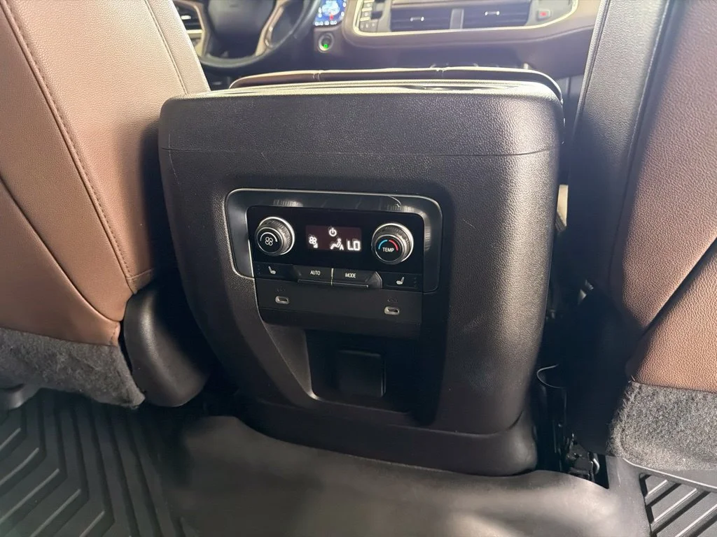 Used 2022 White Chevrolet High Country image 28