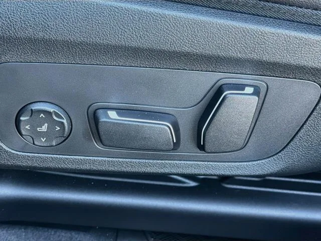 New 2026 Black Sapphire Metallic BMW 330i NA xDrive image 25