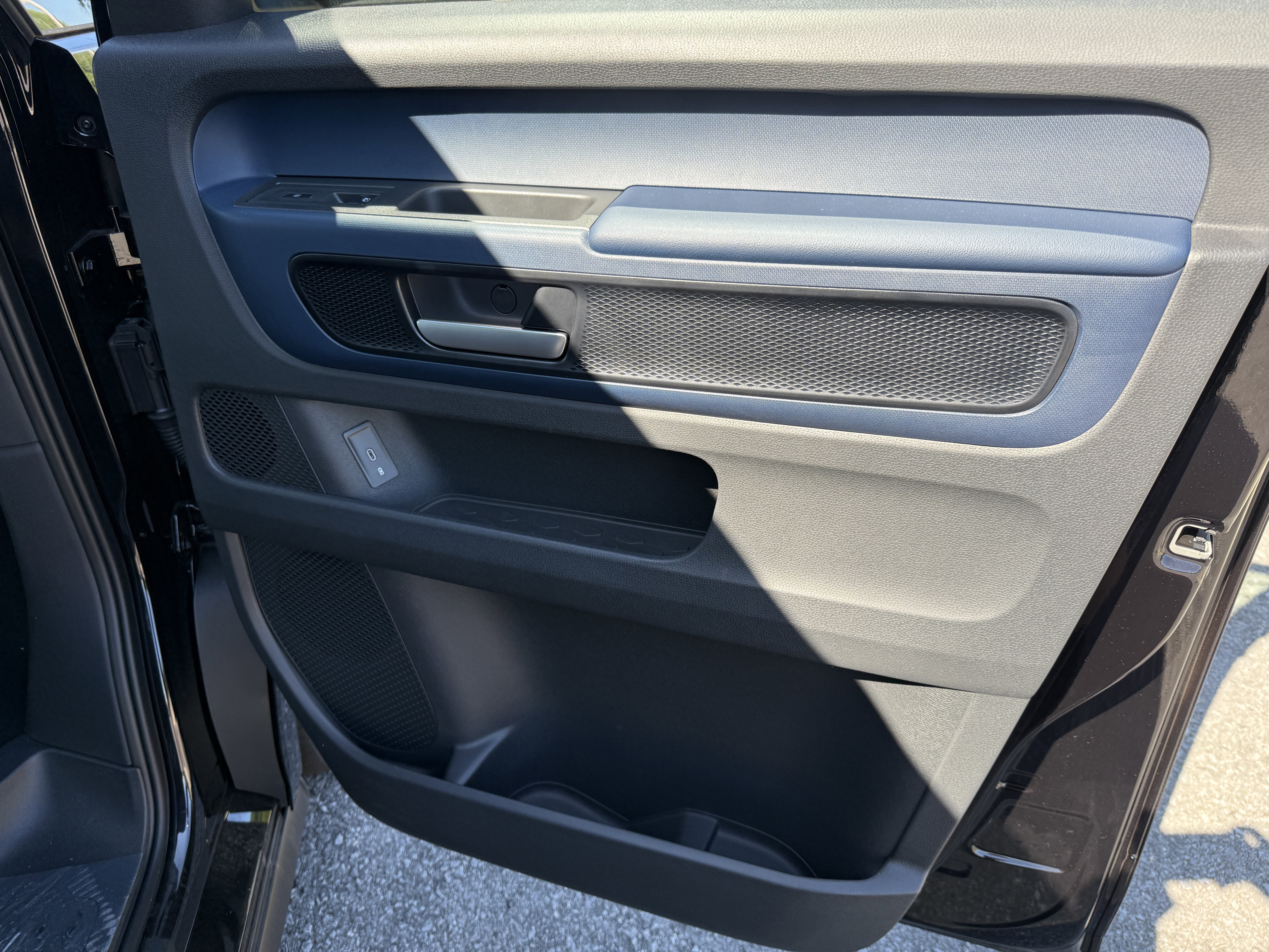 2025 Volkswagen ID. Buzz PRO S - Photo 14