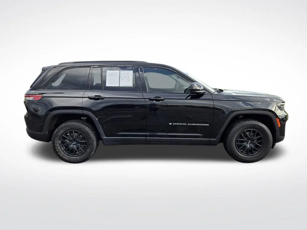 Used 2023 Black Jeep Laredo image 2