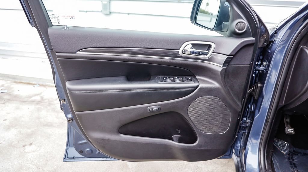 Used 2019 Slate Blue Jeep Limited image 25