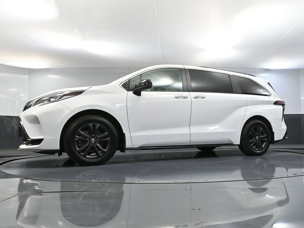 2024 Toyota Sienna XSE - Photo 55