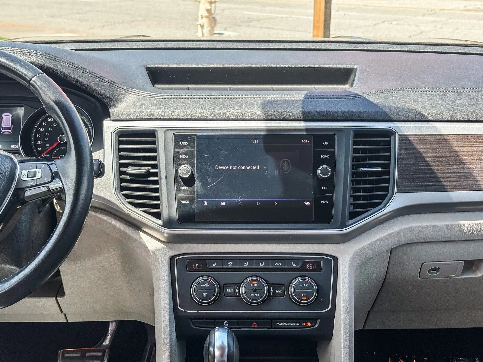 Used 2019 Pacific Blue Metallic Volkswagen 3.6L V6 SE image 15