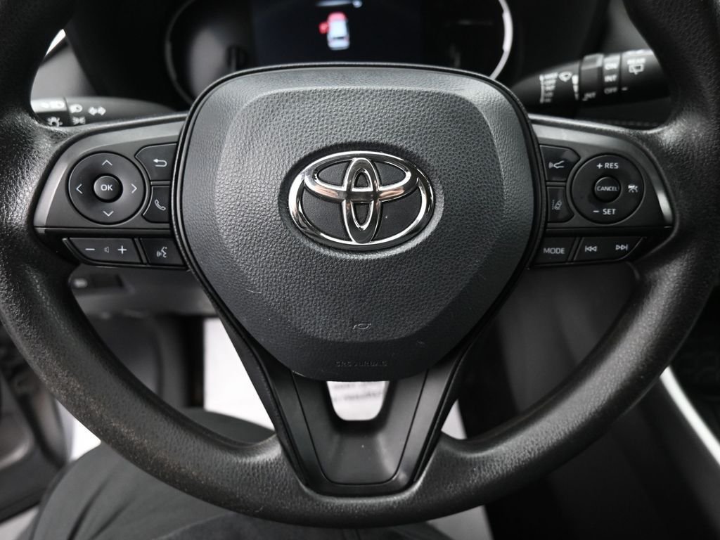2023 Toyota RAV4 XLE - Photo 16