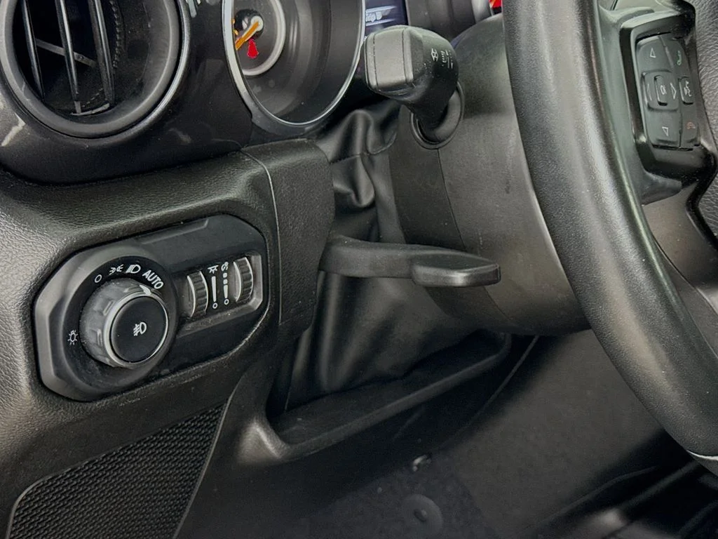 Used 2022 Black Jeep Unlimited Sport Altitude image 10