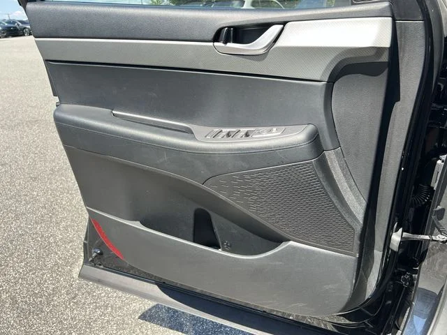 Used 2025 White Hyundai SEL image 32