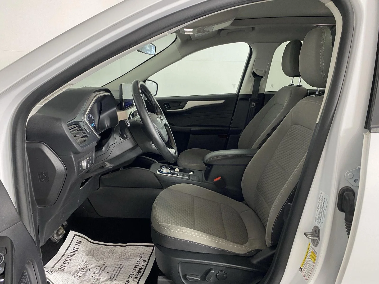 Used 2022 Oxford White Ford SE Hybrid image 25