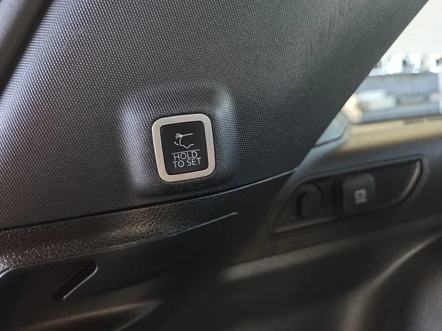 Used 2023 Diamond Black Jeep Altitude X image 13