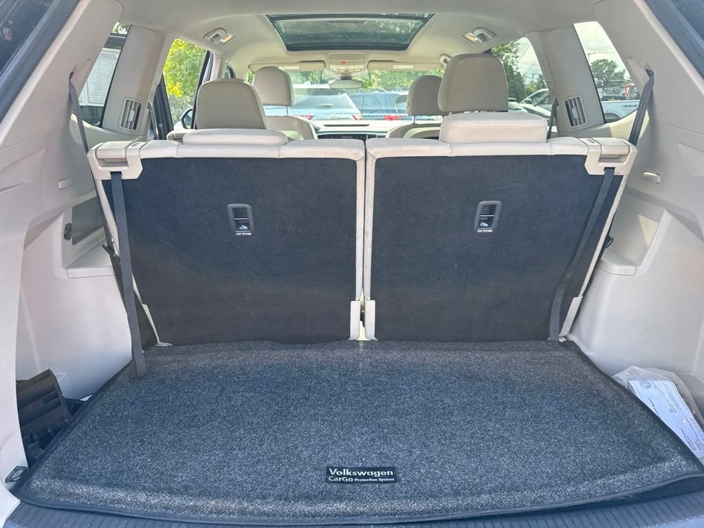 Used 2019 Black Volkswagen SEL image 15