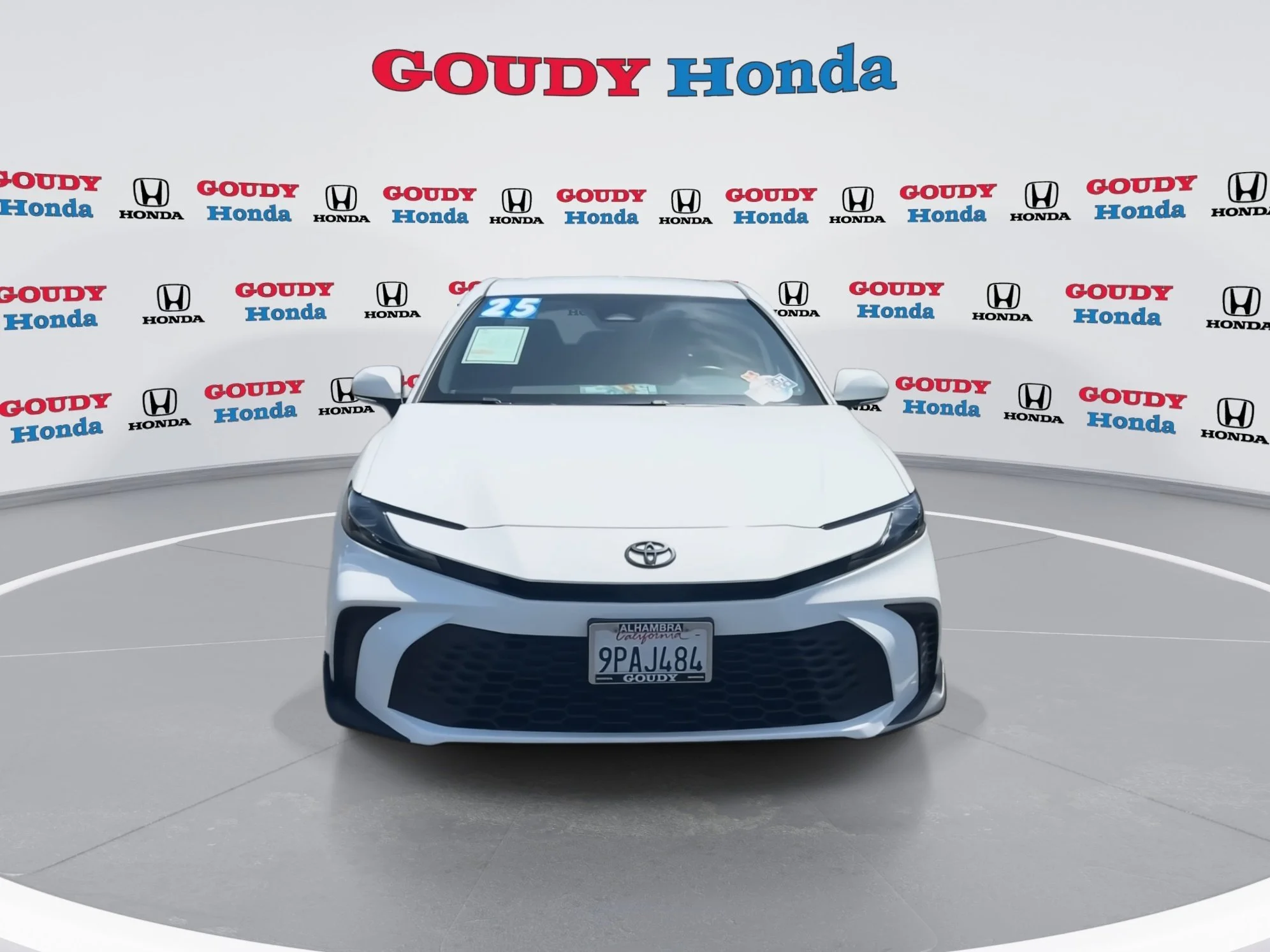 Used 2025 Ice Cap Toyota SE image 3