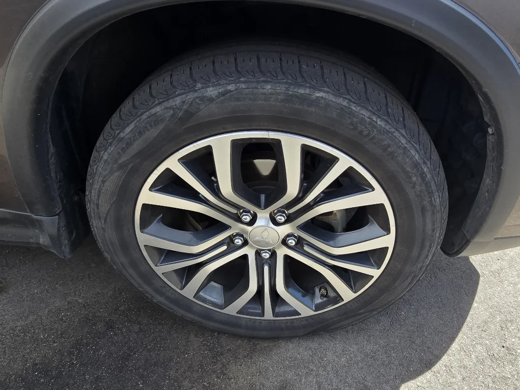 Used 2018 Quartz Brown Metallic Mitsubishi SE 2.4 image 9