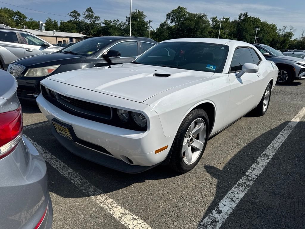 Used 2012 White Dodge SXT image 2