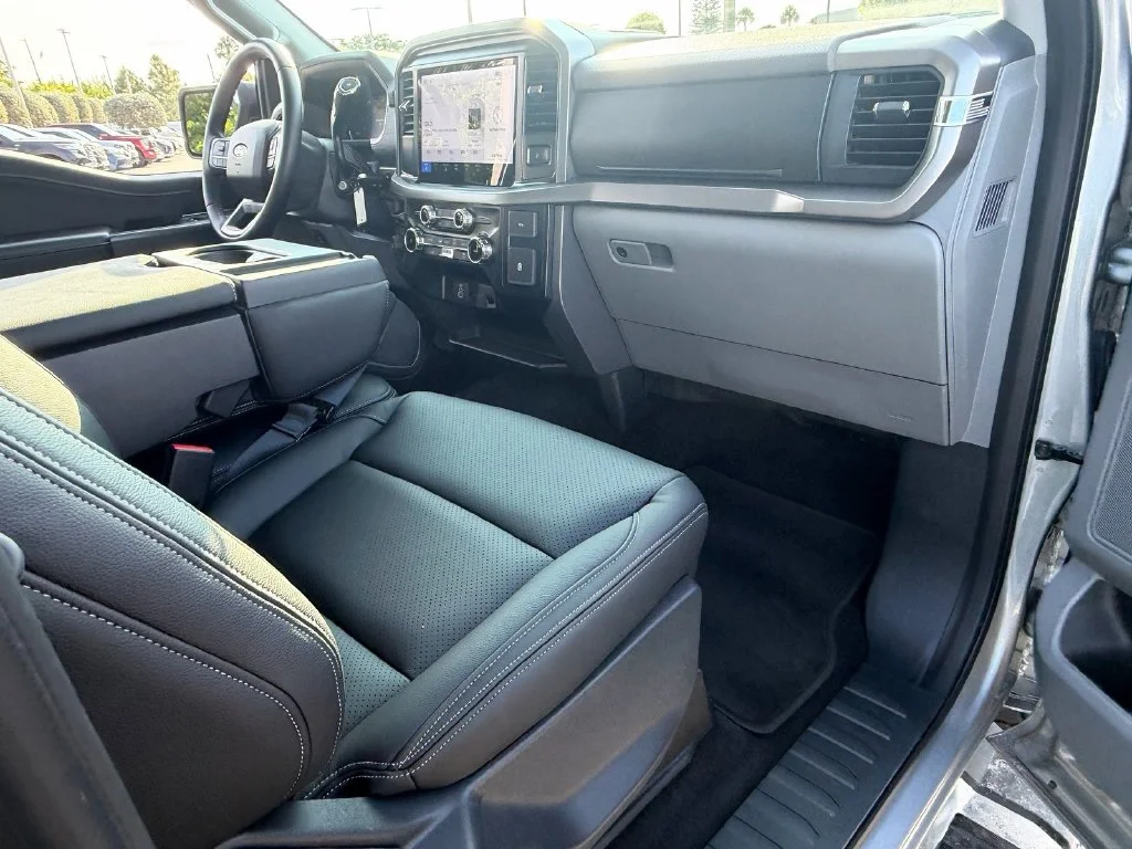 Used 2025 Iconic Silver Metallic Ford XLT image 18