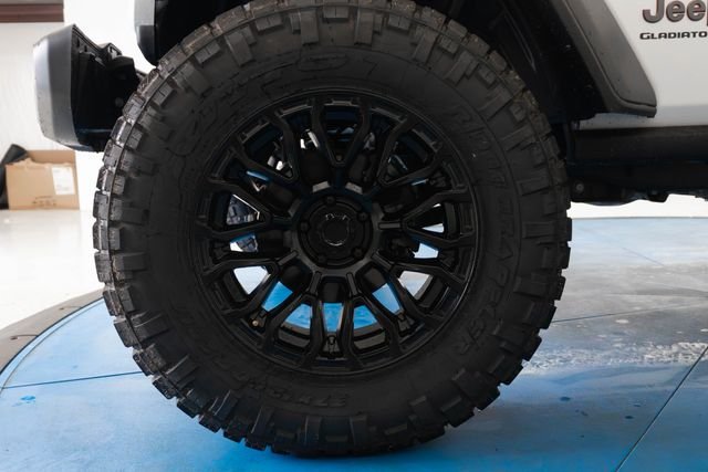 Used 2025 White Jeep Rubicon image 2