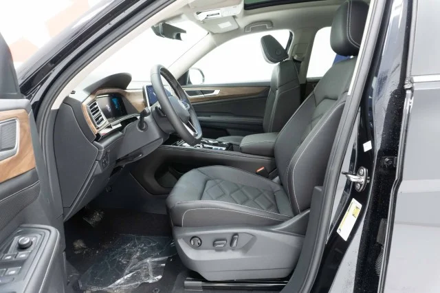 New 2026 Deep Black Pearl Volkswagen 2.0T SE w/Technology image 17