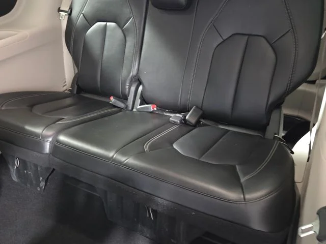 Used 2023 Black Chrysler Touring L image 6