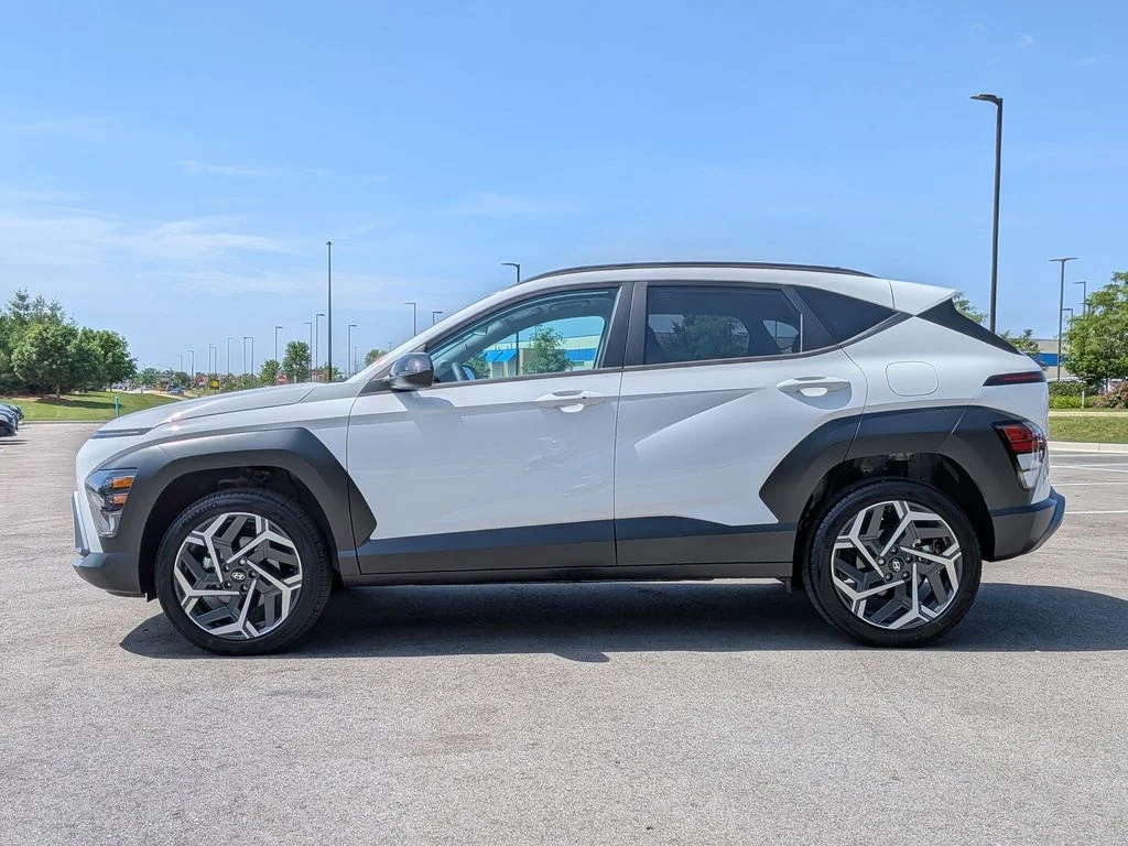 Certified Used 2026 White Hyundai SEL Premium image 4