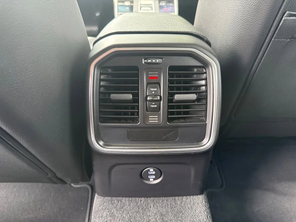 Used 2024  Porsche  image 24