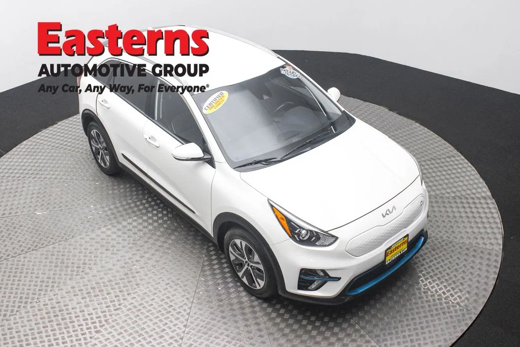 Used 2022 White Kia EX image 3