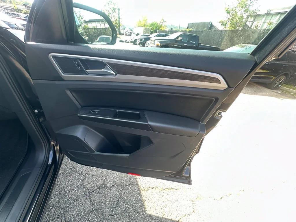 Used 2019 Black Volkswagen 3.6L V6 SE image 35