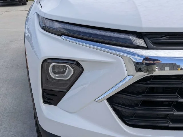 Used 2024 White Chevrolet LT image 11