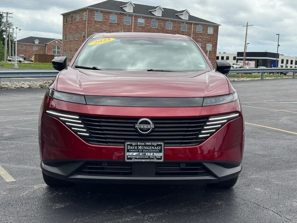 Used 2025 Scarlet Nissan SL image 10