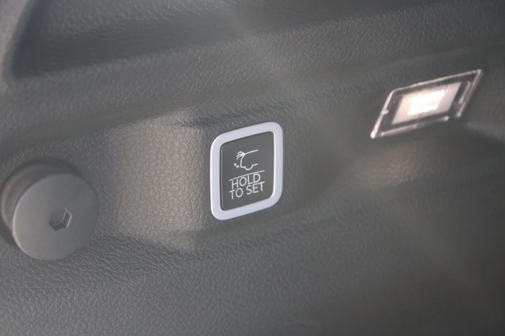 New 2027 High-Gloss Black Paint Jeep Limited image 7