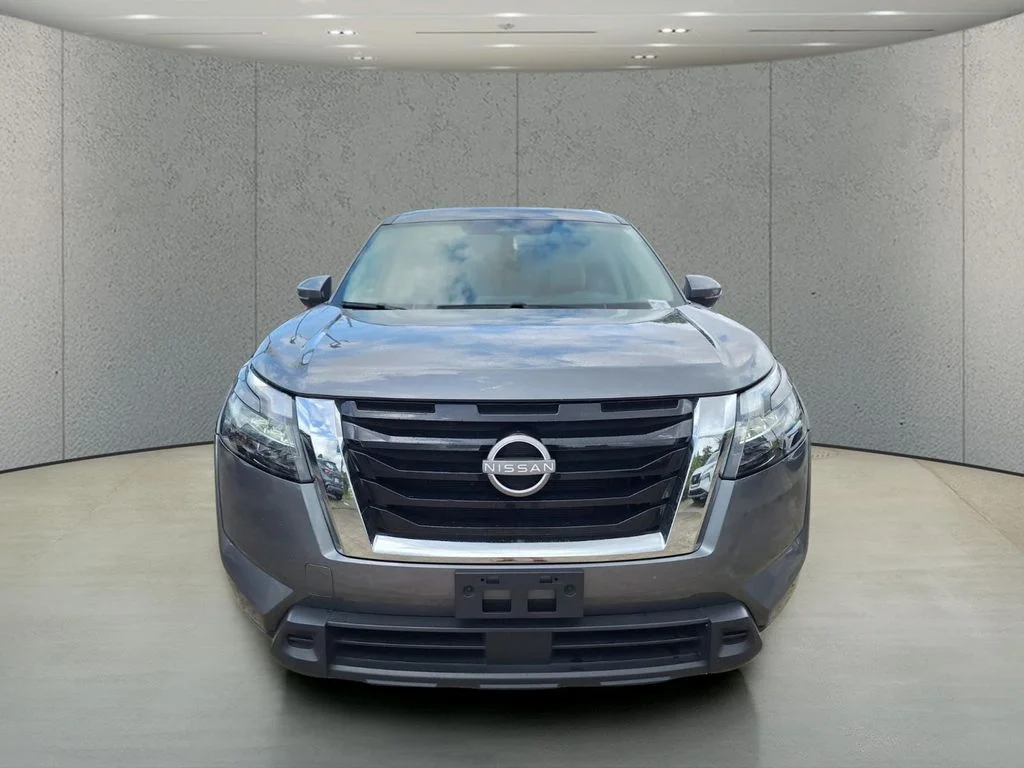 Used 2024 Gray Nissan SV image 8