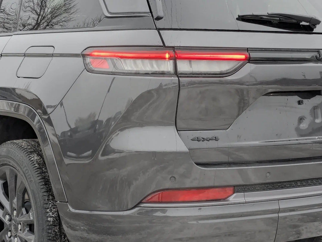 New 2026 Grey Jeep Limited Reserve - - 4x4 - Pano Sunroof - Nappa Lthr - Vent Seats - Tow Pkg - Remote Start & More! image 13