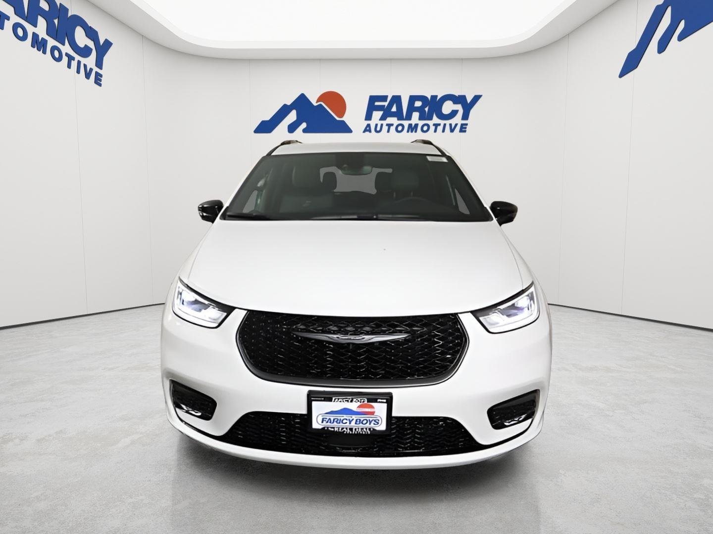 New 2026 Bright White Clear-Coat Exterior Paint Chrysler Select image 3