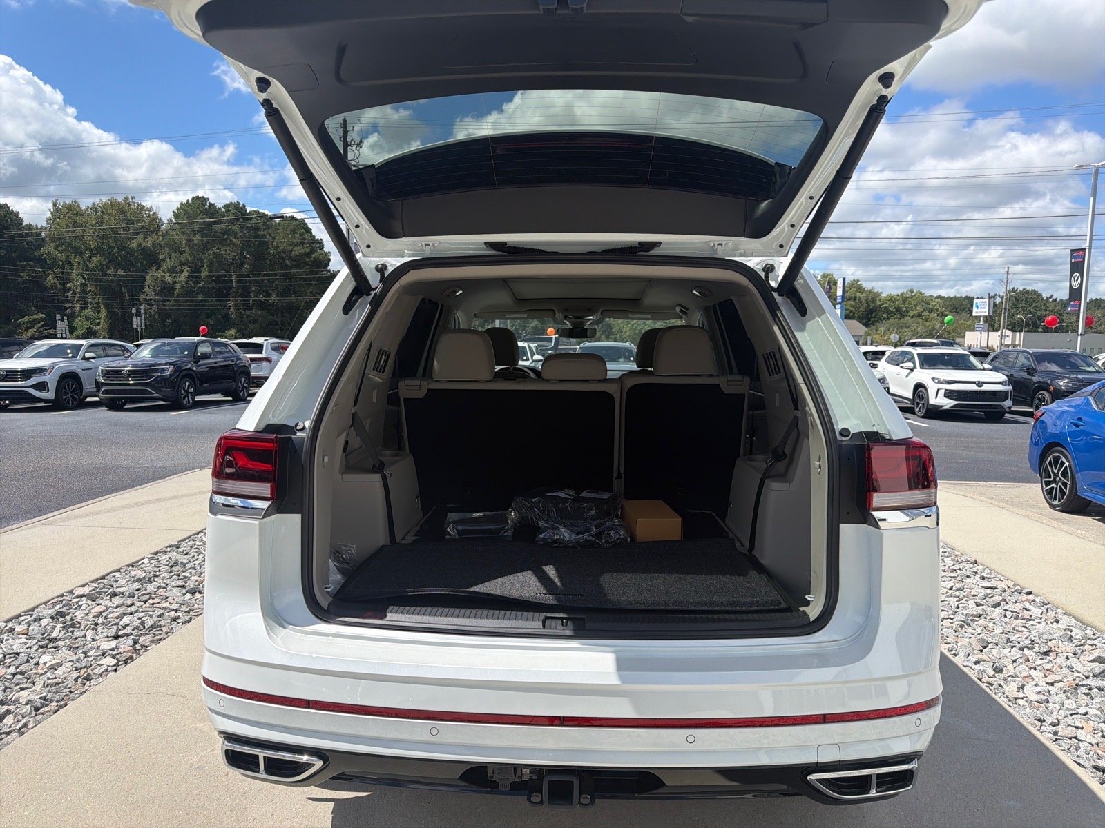 New 2026 Opal White Pearl Volkswagen SEL Premium R-Line 4Motion image 17