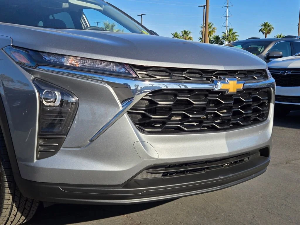 2025 Chevrolet Trax LS - Photo 8