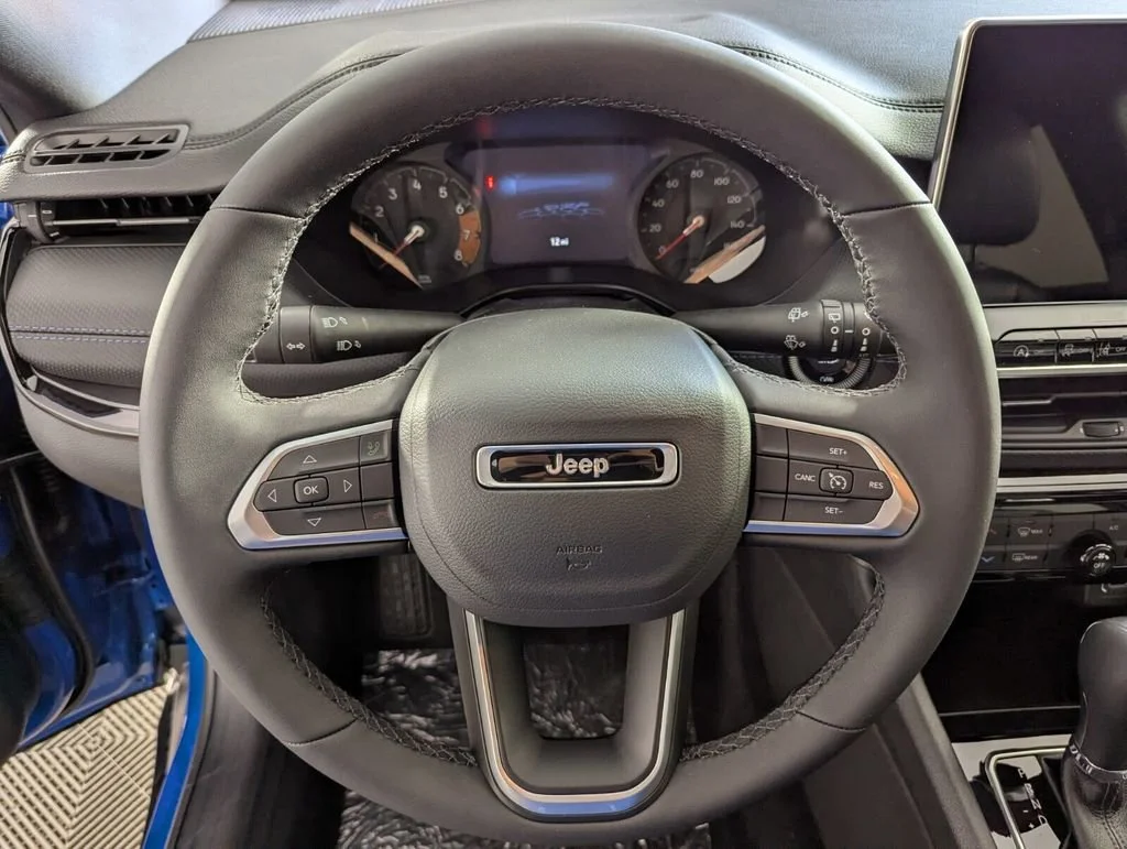 New 2026 Hydro Blue Pearl-Coat Exterior Paint Jeep Latitude Altitude image 17