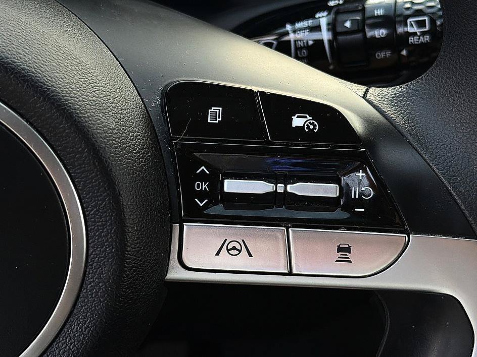 Used 2022 Phantom Black Hyundai SEL image 18
