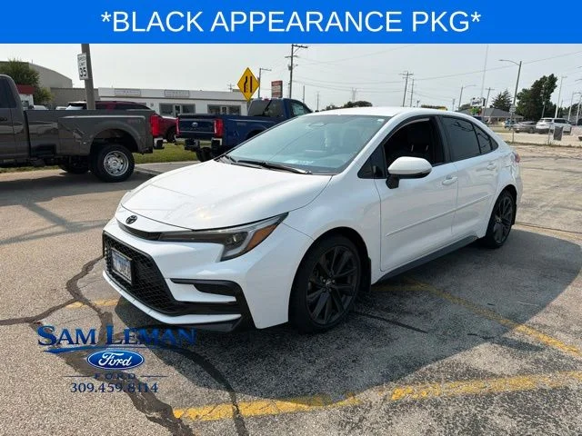 Used 2024 Ice Toyota SE image 1