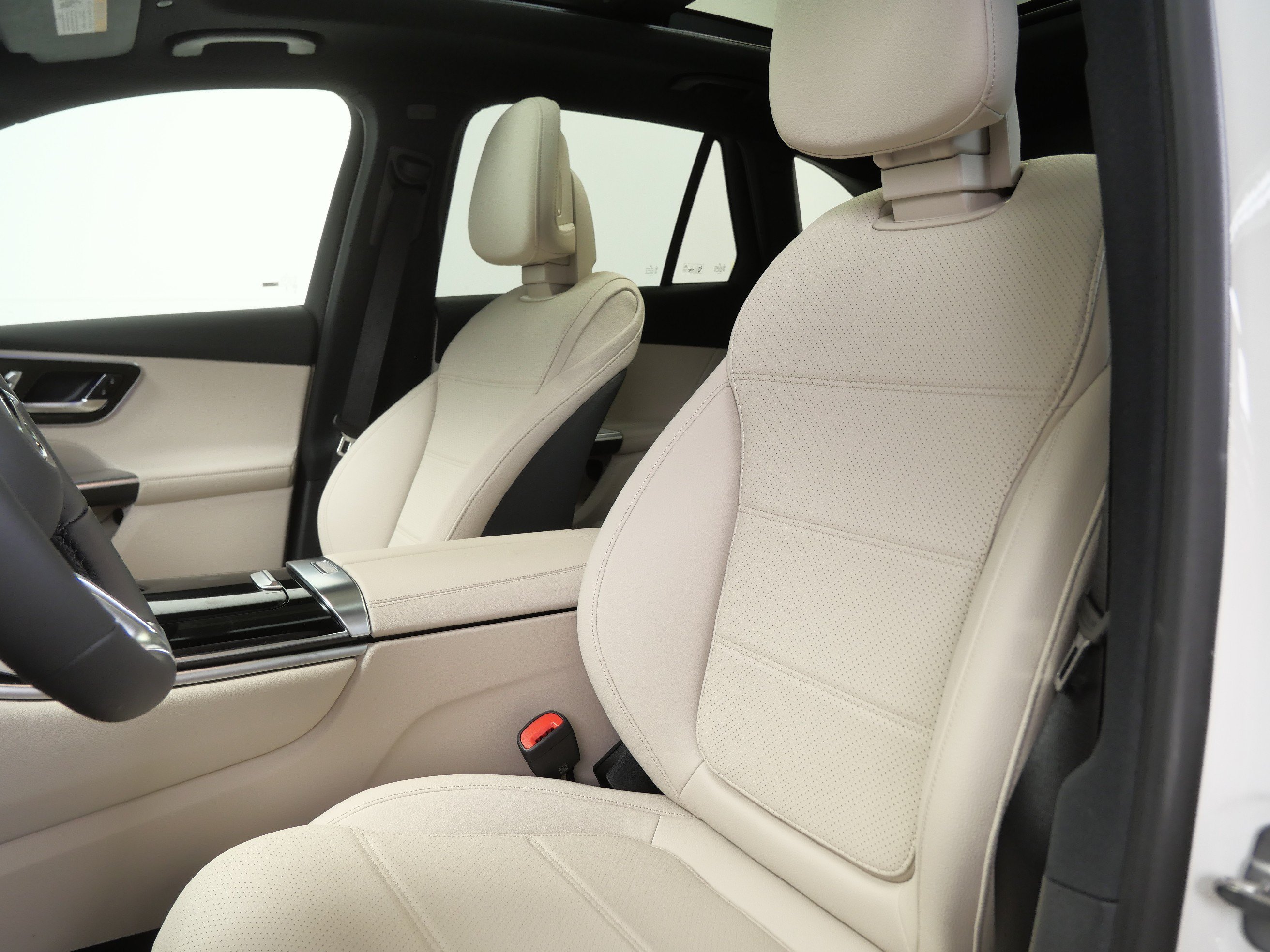 New 2026 Polar White Mercedes-Benz GLC 300 image 8