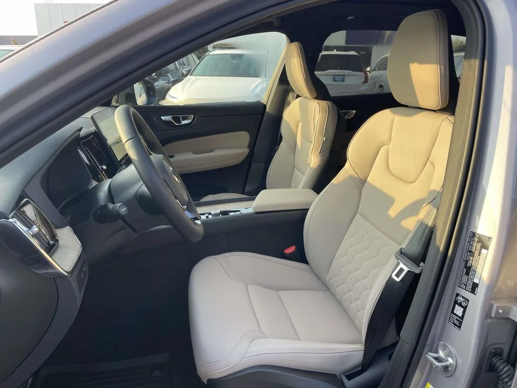 New 2026 Aurora Silver Volvo Plus image 8