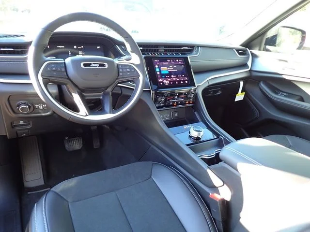 2025 Jeep Grand Cherokee Altitude - Photo 14
