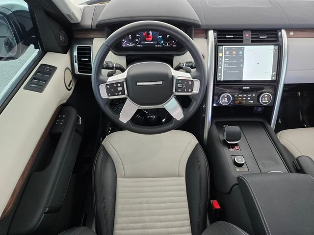 Used 2025 Black Land Rover Dynamic SE image 12