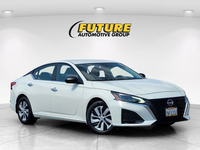 Used 2025 White Nissan 2.5 S image 1