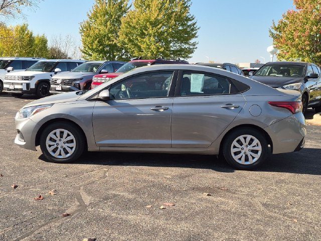 Used 2022 Gray Hyundai SE image 4