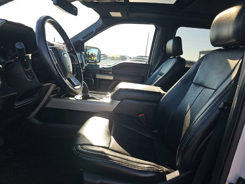 Certified Used 2019 Oxford White Ford Lariat image 5