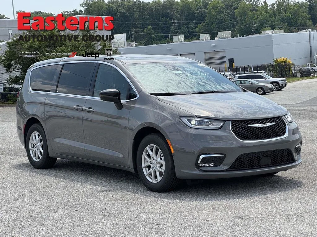 2025 Chrysler Pacifica Select - Photo 4