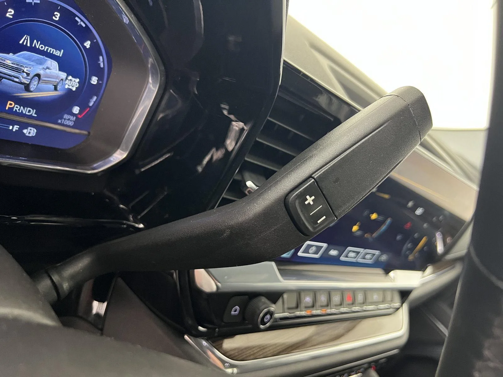 Used 2024 Summit White Chevrolet LT (2FL) image 19